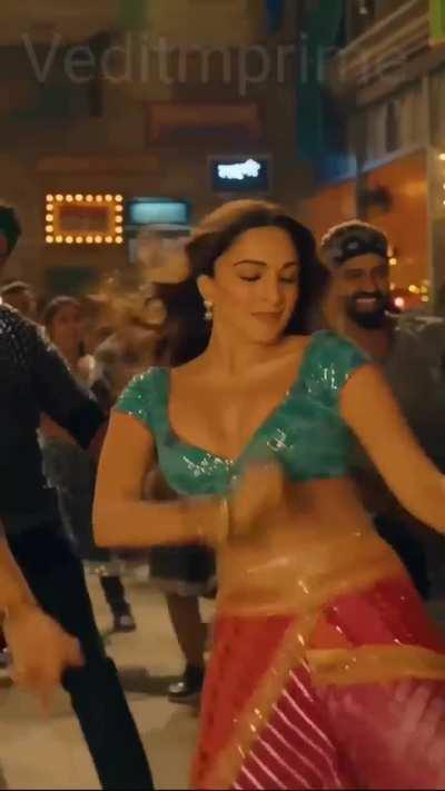 Kiara Advani Hot in Bijli Song