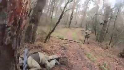 Ukrainian soldiers from 80th Separate Air Assault Brigade engage in small arms firefight with Russian forces near Svatove