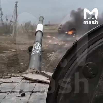 Russian T72 hit by 155mm projectile crew escaped