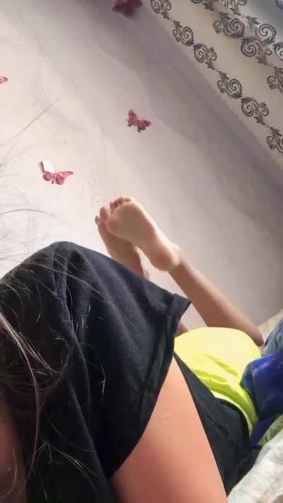 Russsian teen feet soles pose