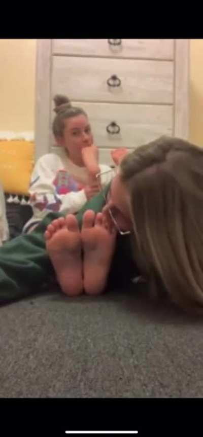 2 girls worshiping each other soles!