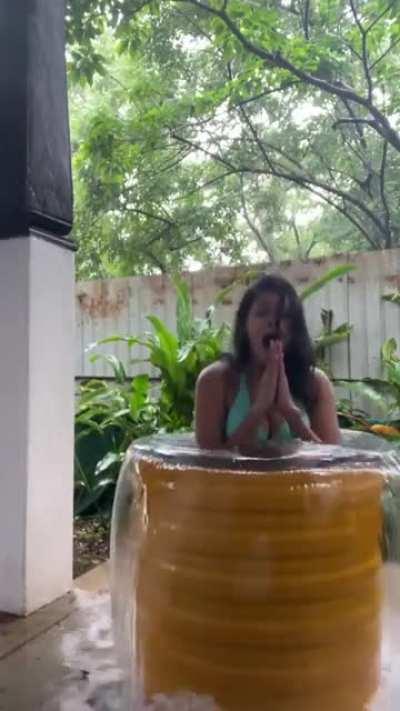 Sexy Megha Gupta dances in a tiny bikini… I wanna make her sit on my face and 💋👅her juicy 🍑