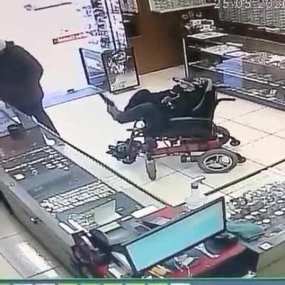 Man with no arms commits armed robbery