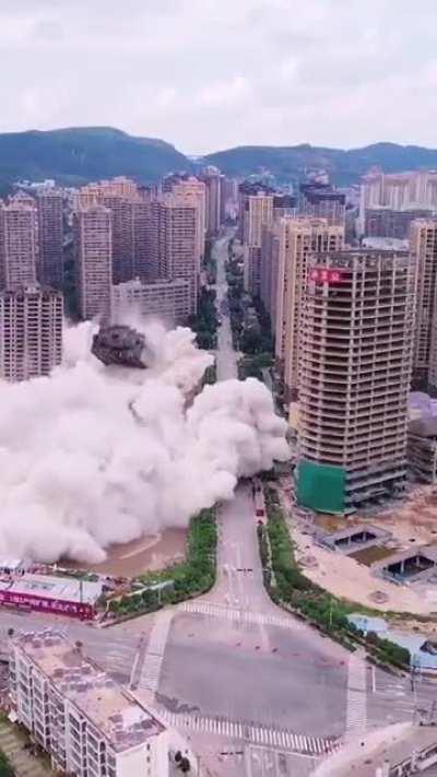 China demolishes 15 buildings in 45 seconds