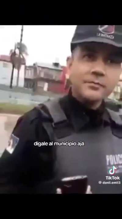 En la matanza, kicillof puso tipos que tienen uniforme de policía 
Chaleco que dice policía
Y van en patrulleros de policía
Pero solo son munipas que si ven algo tienen que llamar a la policia de verdad