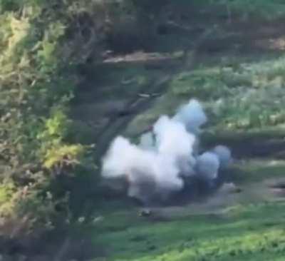 Artillery shell lands in the middle of a Russian group