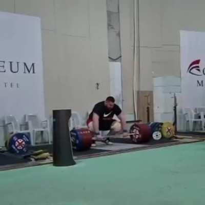 Lasha Talakhadze lifts 270 kg/595 lbs over his head (all-time world record)