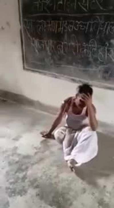 Man dances to ‘Ek Chatur Naar’ at Bihar quarantine centre, delights all