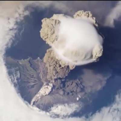 Video of volcano eruption from the international space station