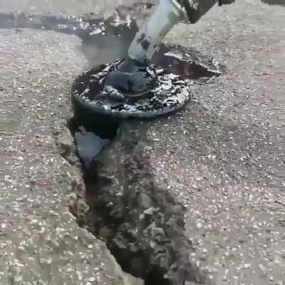 This is how cracks in the road are filled with tar