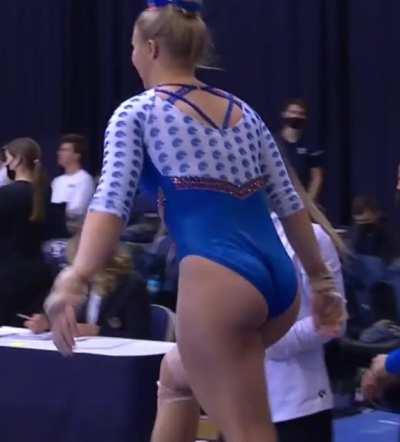 Courtney Black'ed'son and her struggling leotard.