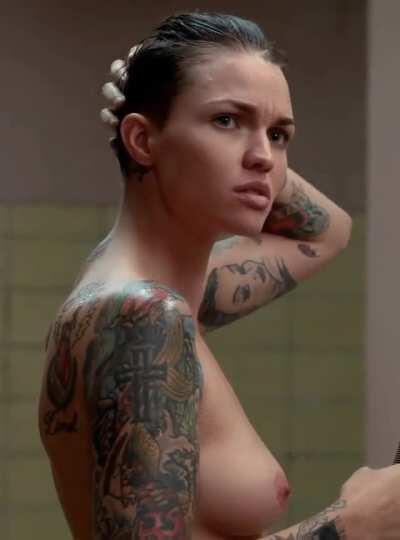 Orange Is the New Black S03E09 Ruby Rose as Stella Carlin (Nude Scene) [cropped, sharpen, brightened, color corrected] 1080p