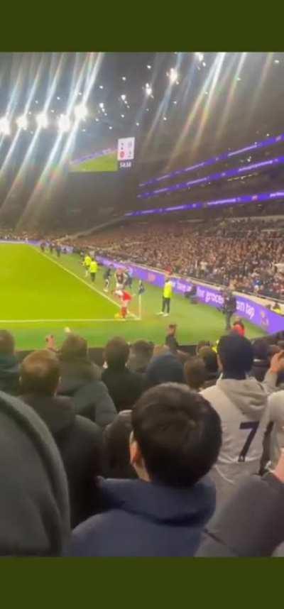 Richarlison refusing to shake Martinelli's hand, what an ugly bastard