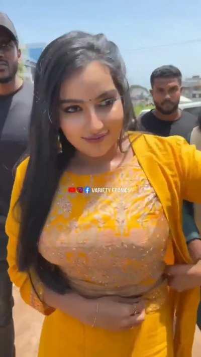 Malavika Menon😋