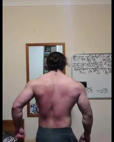 Posing Practice 22 yo 5'7 82kg - Planning to enter first competition soon - Critique Welcome