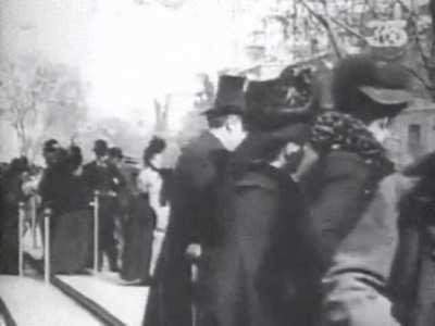 1900: At the world industrial exhibition in Paris, a &quot;street of the future&quot; was assembled, It was a moving electric sidewalk 3.5 km long, moving through the entire exhibition