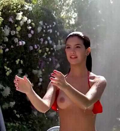 Phoebe Cates 