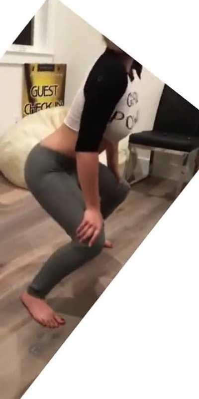 Ariel Winter Twerking