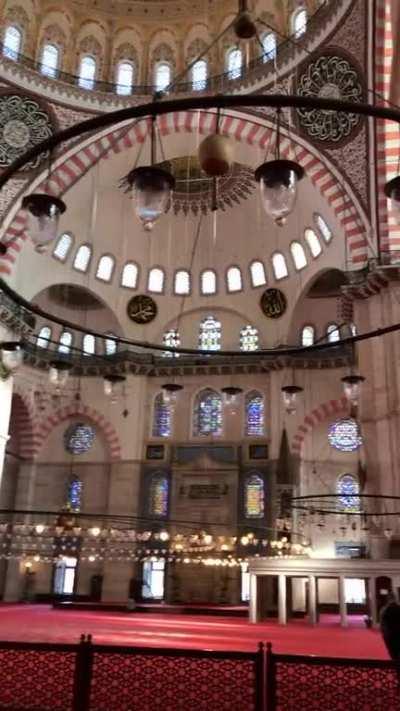 Inside the amazing Süleymaniye Masjid of Istanbul, Turkey