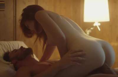 Explicit scene in Spanish band Novedades Carminha's music video 'Ritmo en la sangre'