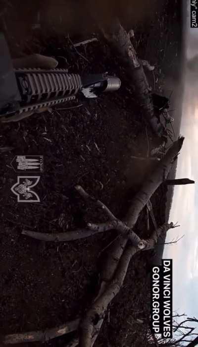 2 Ukrainian soldiers fending off Russian trench attack and killing 2 Wagner mercenaries (I think) these Ukrainian fighters are next fucking level man