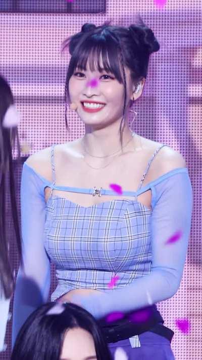 TWICE - Momo