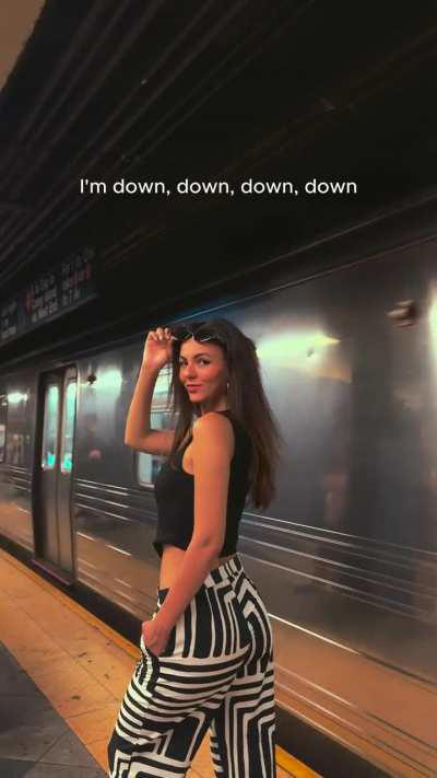 Victoria waiting for the subway | TikTok 8/5/24