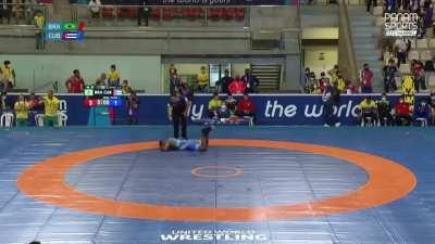 Brazilian wrestler wins gold in Junior Pan-Am earning last second points while opponent celebrates