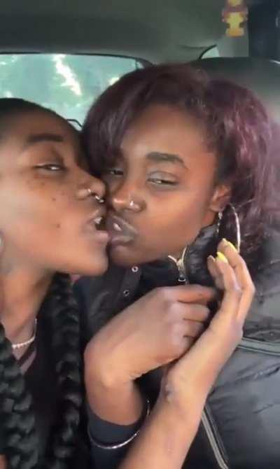 Kissing Cuzins 👩🏾‍❤️‍💋‍👩🏿