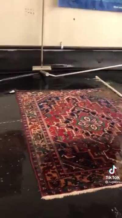 Cleaning this rug