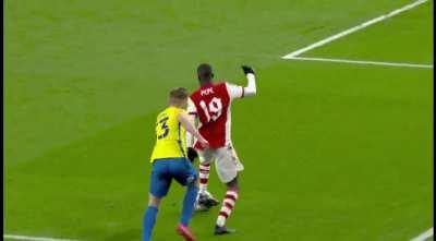 Pepe to Nketiah (hat trick) slow motion