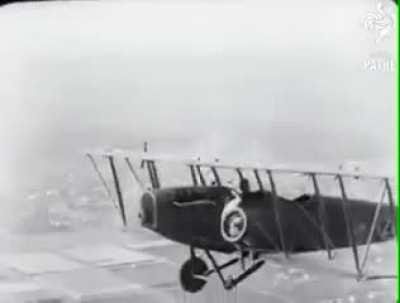 Pilot fixes landing gear mid-flight