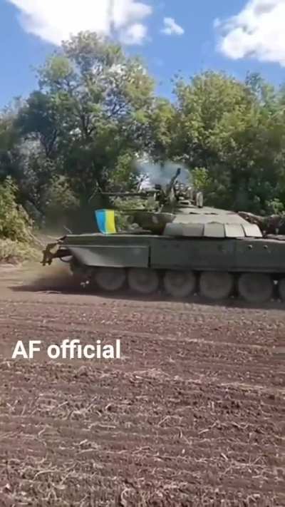 A Ukrainian tank leaves its treeline position and moves off.