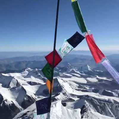 This 360° video shows what it looks like on top of Mount Everest on a clear day