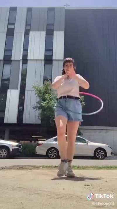 Those hulahoop skills are on an other level