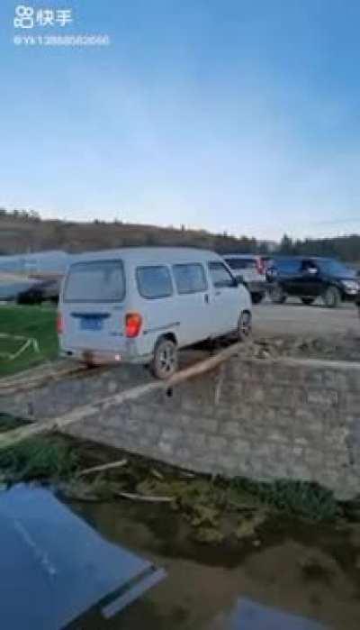 Crossing a bridge made of two thin logs... In reverse!