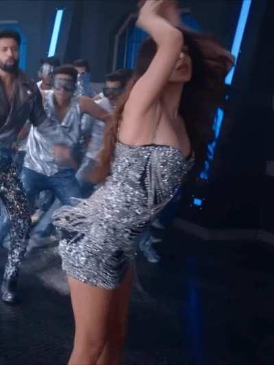 Kiara Advani's smooth sexy armpit