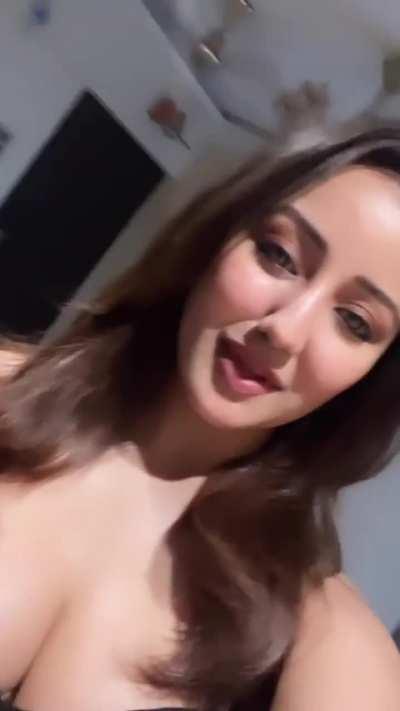 Look at this bong sl*t, her milky body and that cleav@ge! What will you do to her 