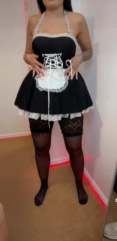 She's a thicc maid!