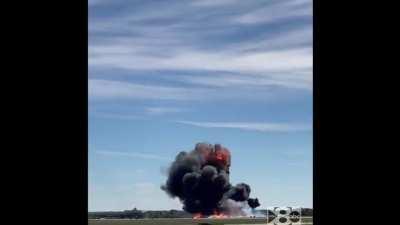 Military planes colliding at the Wings Over Dallas 2022 airshow