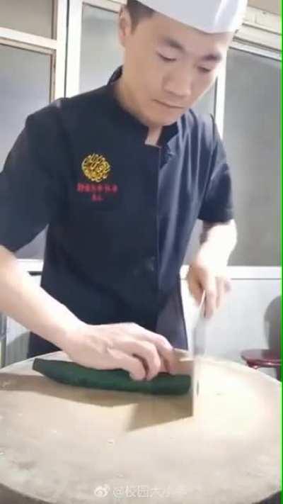 Next level knife skills right here