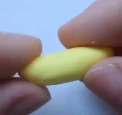 Artist makes very realistic mini bananas