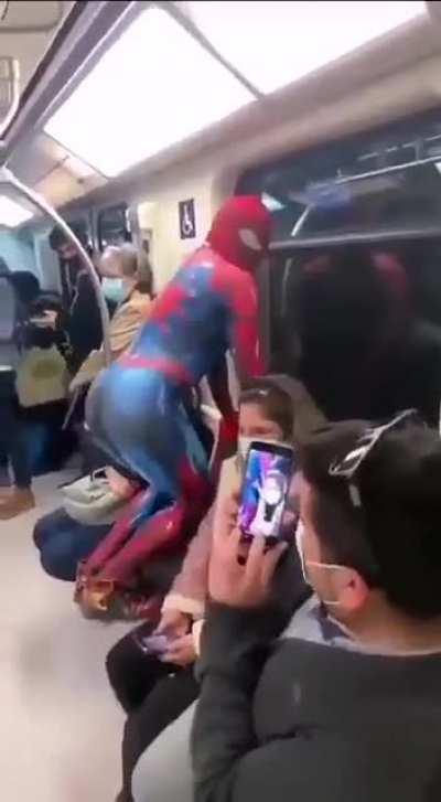 Foreign Spiderman trailer is lit.