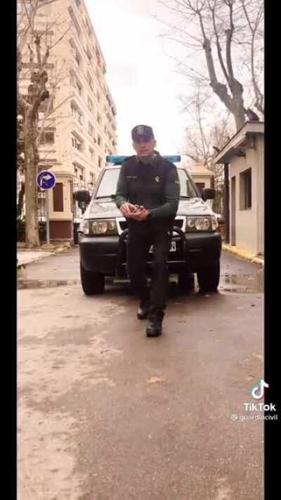 This is the oficial account of the police in spain