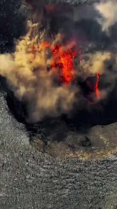 The collapsing of a vulcanic crater rim