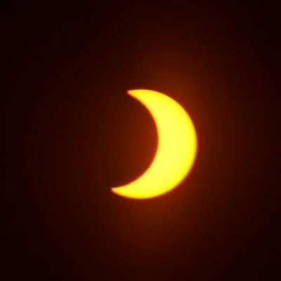 Two hours of eclipse shots, aligned to the sun and GIF-animated (from Cole Harbour)