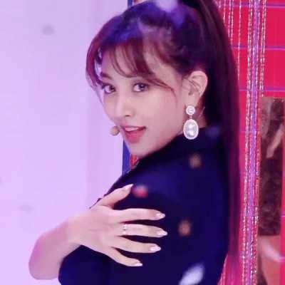 Jihyo - nice tease 🤤