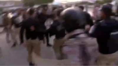 After extreme aerial firing &amp;amp; tear gas shelling, this is how Sindh Police &amp;amp; Rangers in Pakistan brutally assaulted &amp;amp; arrested protestors of Shia organizations marching towards US Consulate in Khi today against the assassination of Hezbollah le