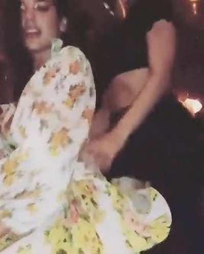 Dua Lipa, stunning twerking...