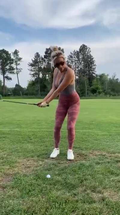 Paige Spiranac (@_paige.renee)